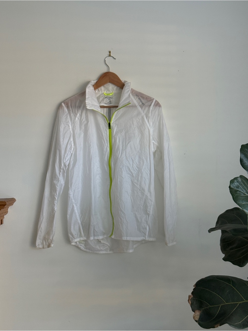 Brooks LSD Running Jacket Women's M White Ultralight Packable Windbreaker